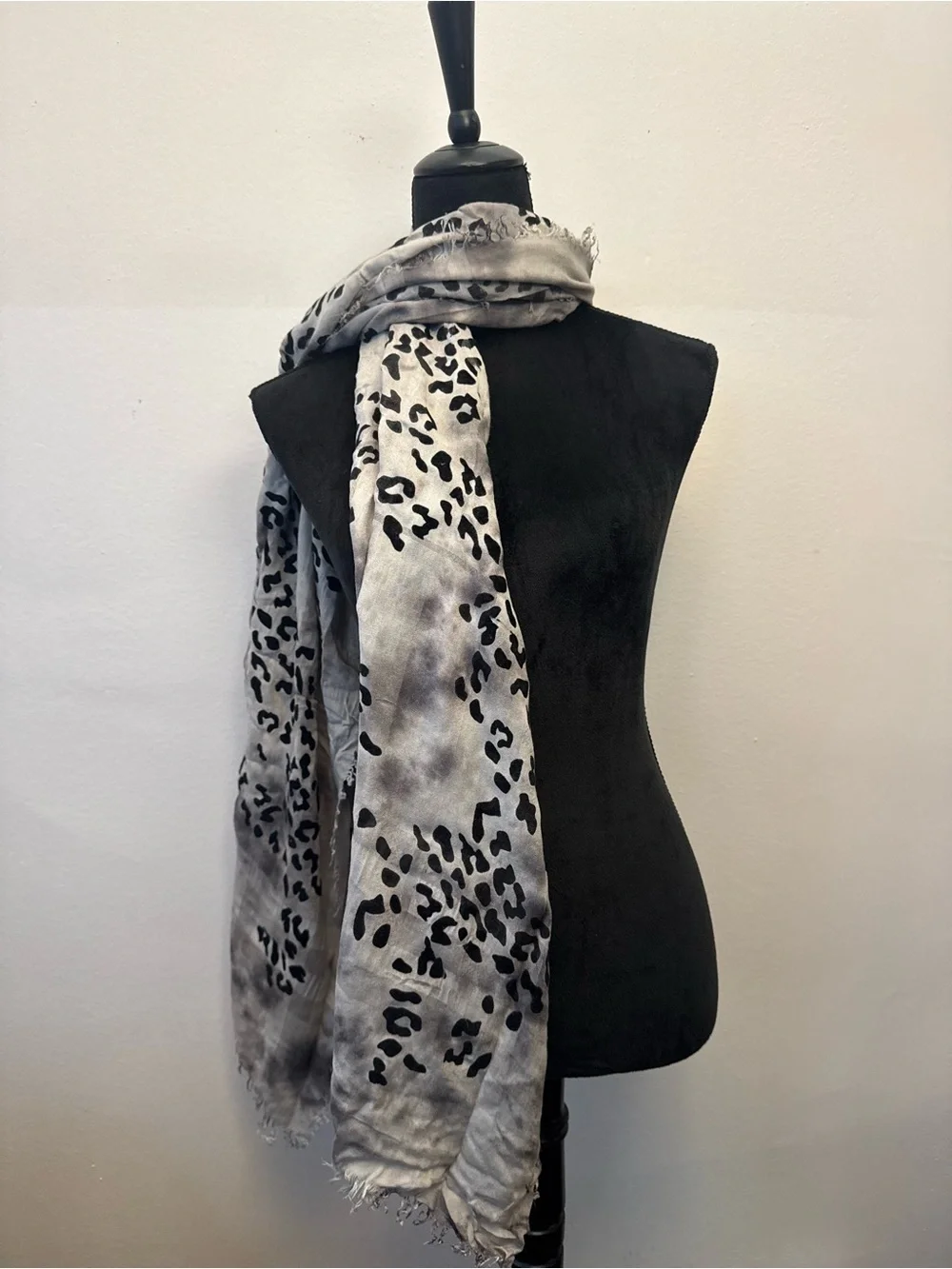 Grey Leopard Print Fashion Scarf